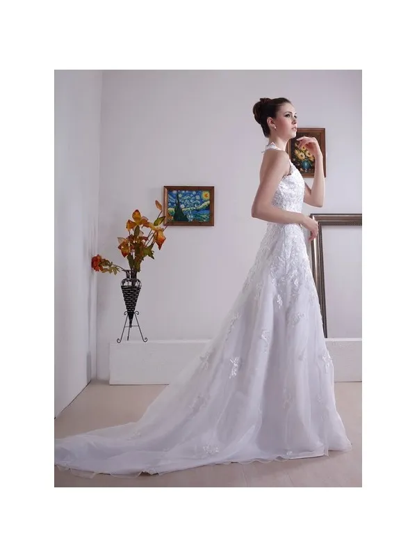 Abito da sposa a trapezio con scollo all'americana in pizzo e organza