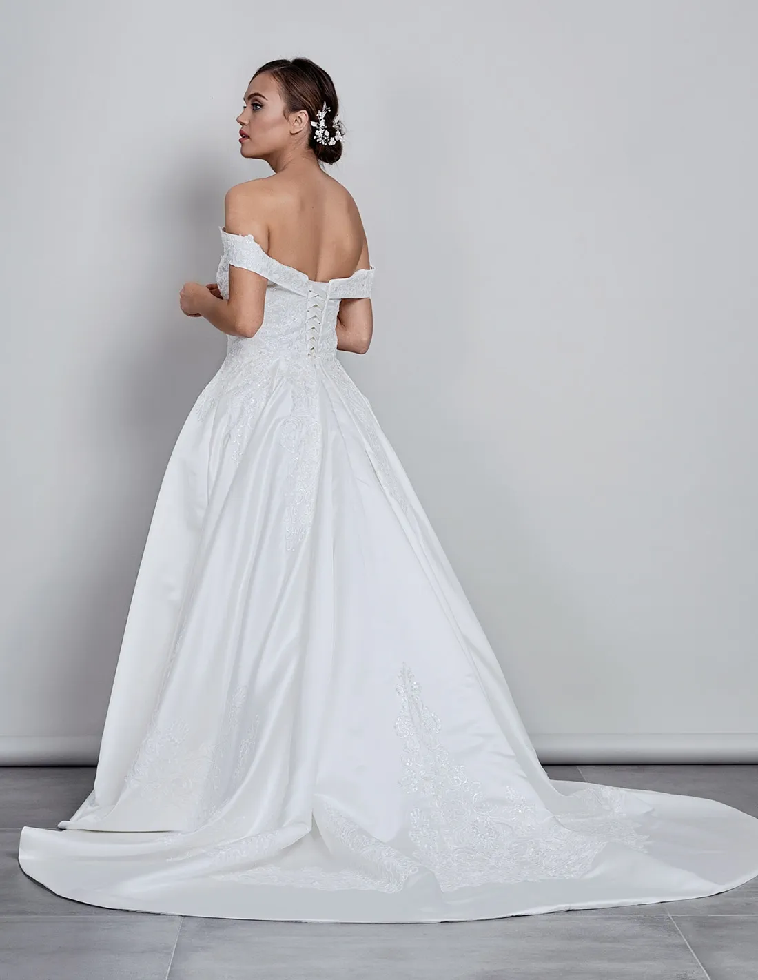 GIGLIO - abito da sposa a trapezio in mikado online con bretelle omerali
