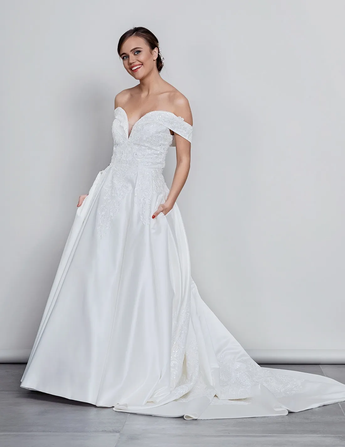 GIGLIO - abito da sposa a trapezio in mikado online con bretelle omerali
