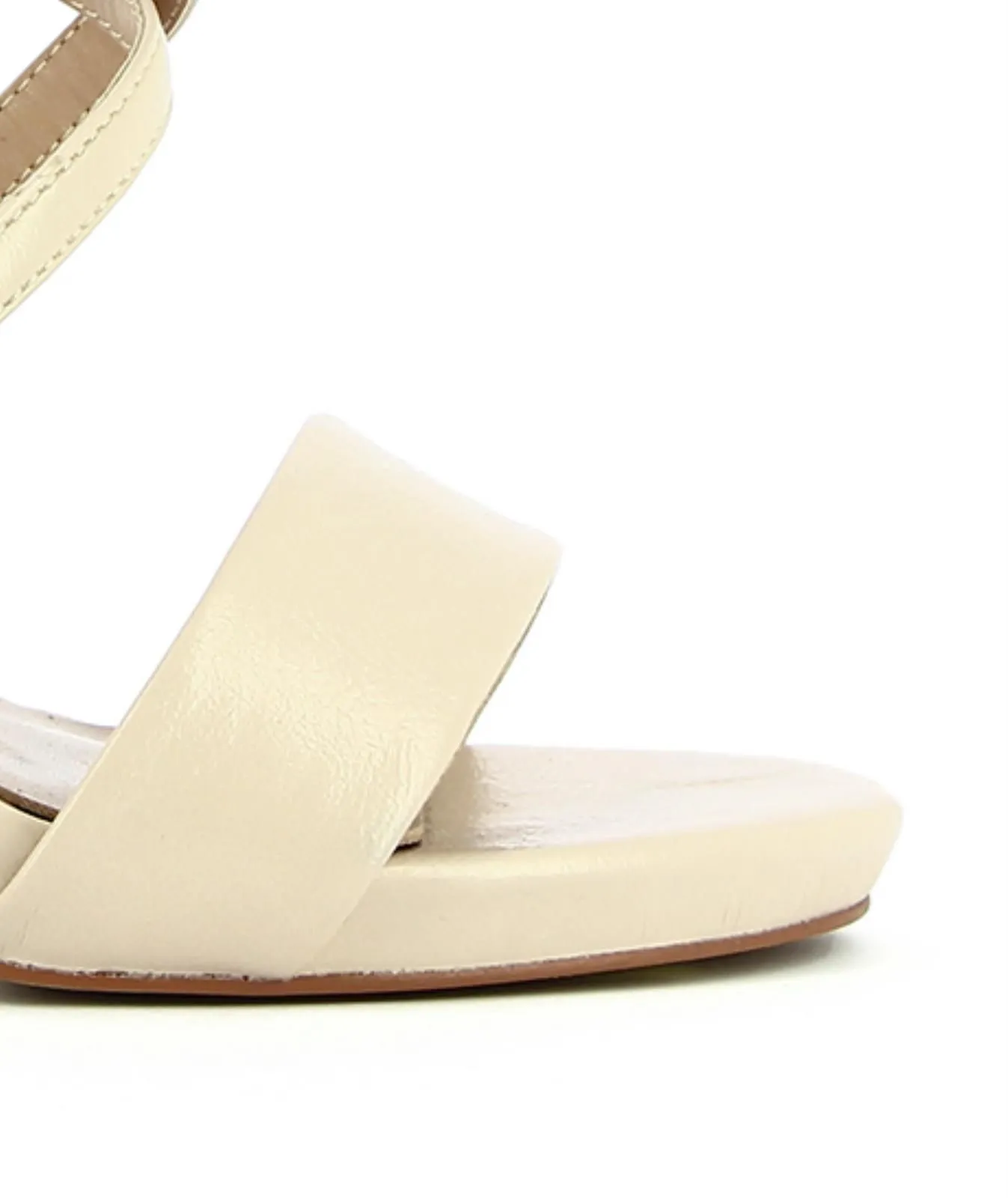 Sandali beige con tacco alto