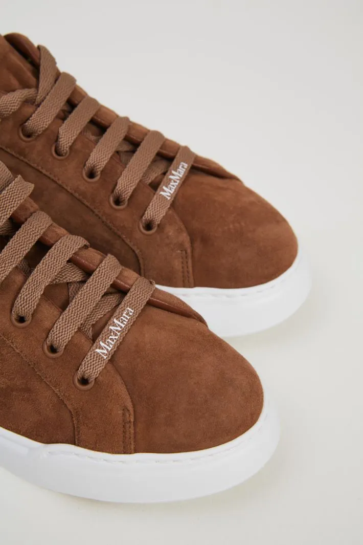 Sneakers in suede